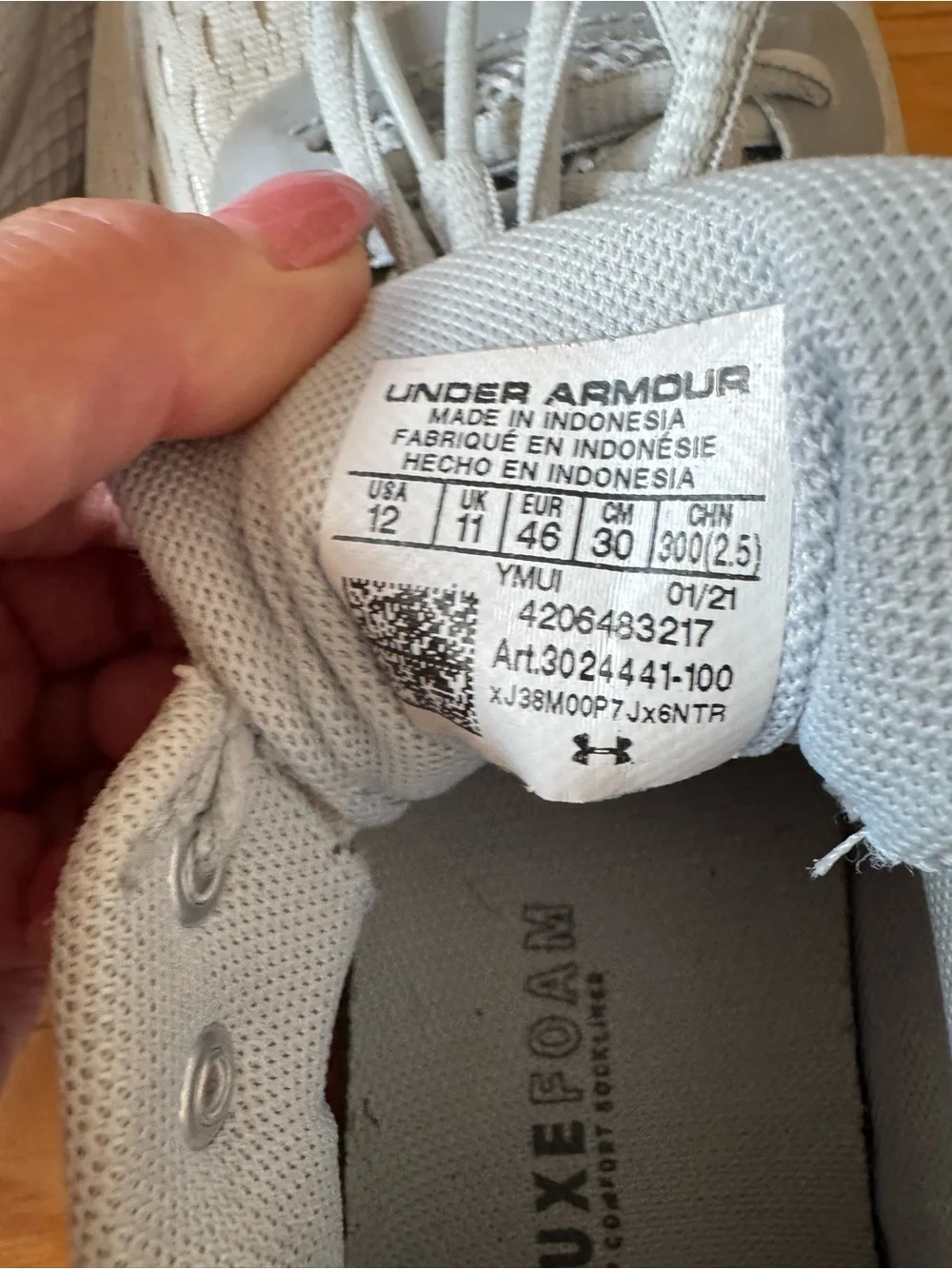Under Armour Light Gray Mesh Training Sneakers. Charged Pursuit